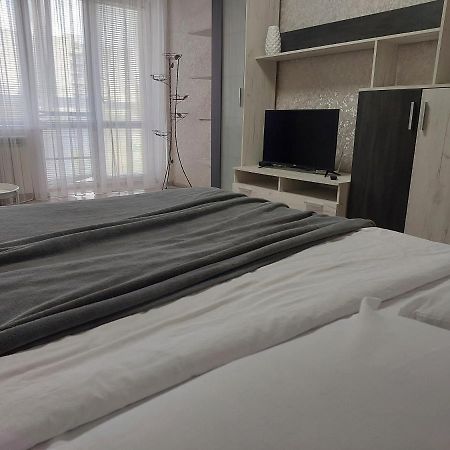 Апартаменти Молоді Lutskdoba エクステリア 写真